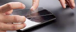 Як правильно наклеїти скло на телефон