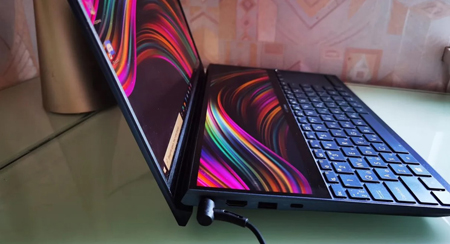 Робота на лептопі під час підзарядки