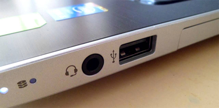 один роз'єм для навушників і мікрофона