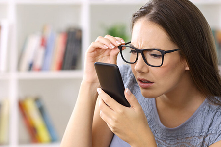 Який екран смартфона краще для око