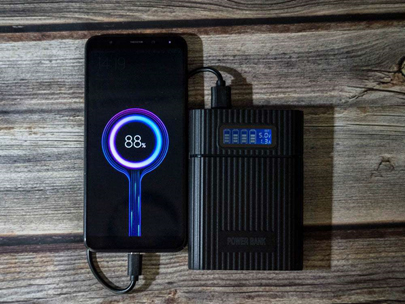 Підзарядка смартфона від повербанка