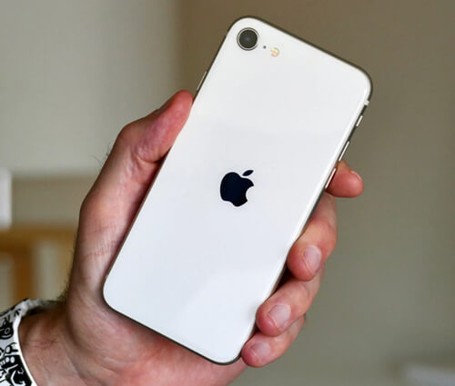 Белый iPhone SE 2022 года