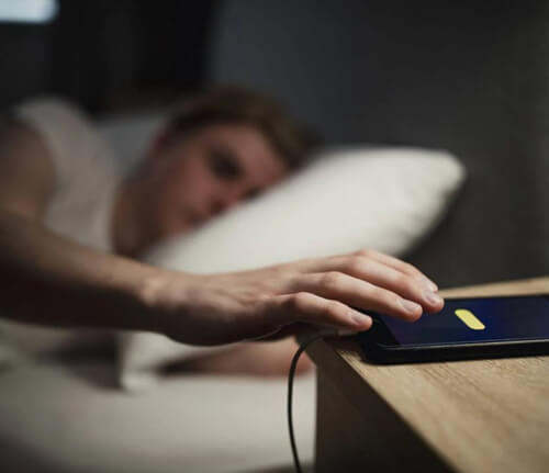 Залишити iPhone на підзарядку на ніч