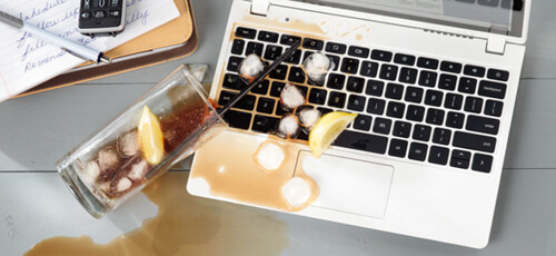 Залита клавіатура на MacBook