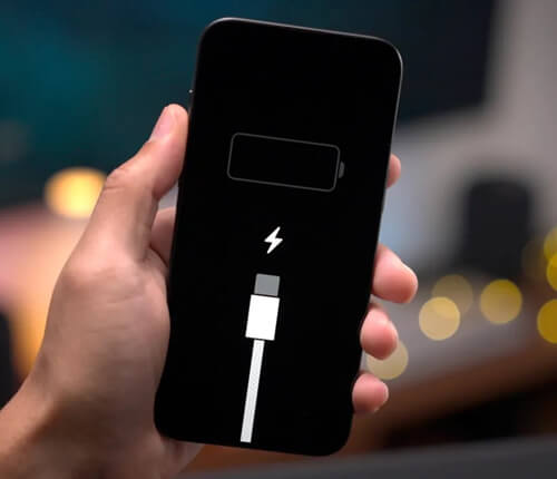 Процес зарядки Айфона 15 Про
