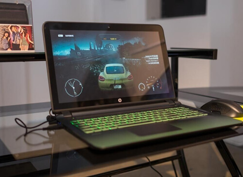 Производительный игровой лэптоп с подсветкой