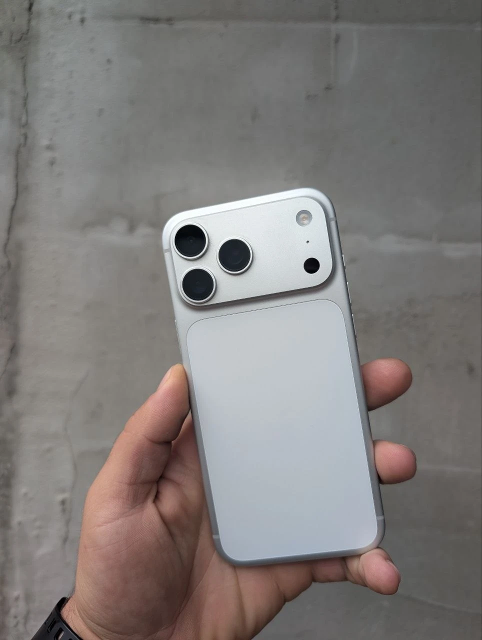 Б/В Apple iPhone 17 Pro Max 256GB eSIM Silver (Як новий) (MFXG4)