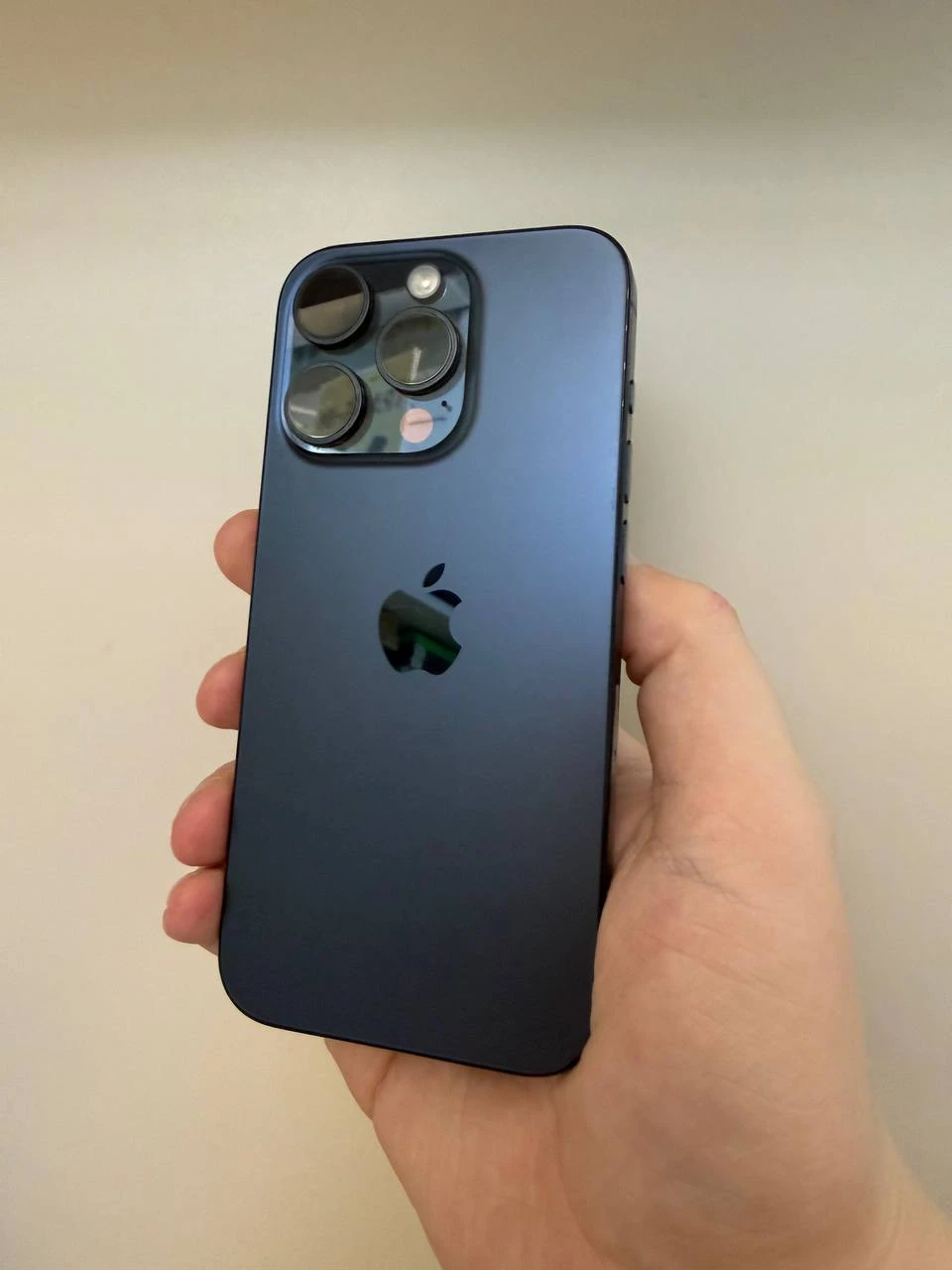 Б/В Apple iPhone 15 Pro 256GB Blue Titanium (Хороший стан) (MTV63)