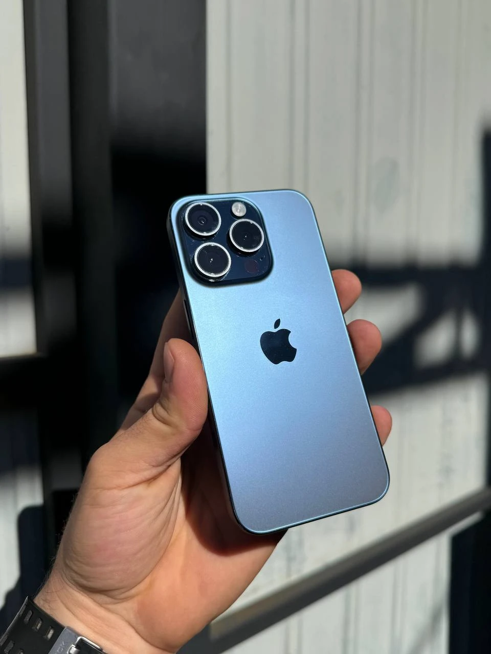 Б/В Apple iPhone 15 Pro 256GB Blue Titanium (Хороший стан) (MTV63)