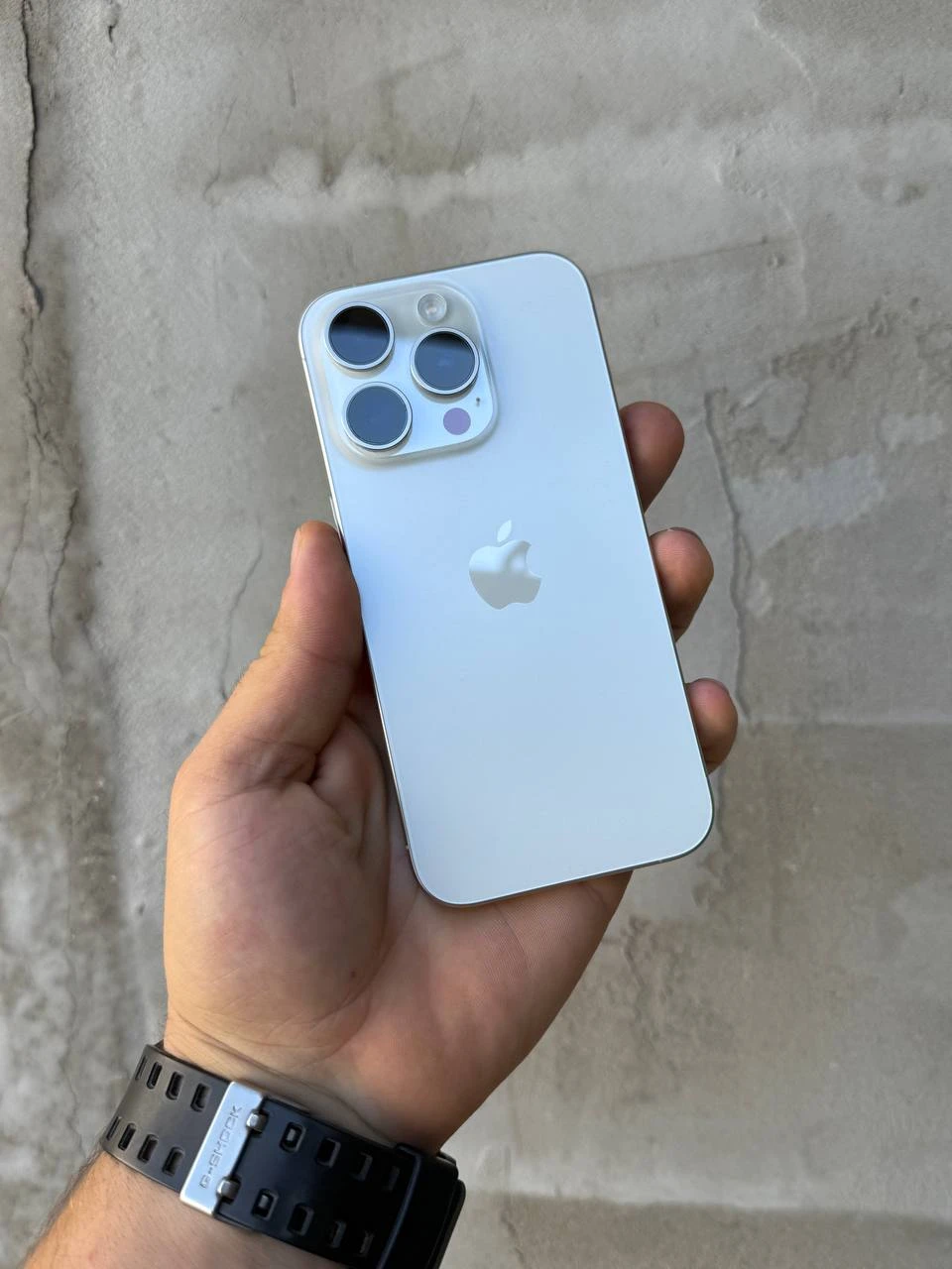 Б/У Apple iPhone 15 Pro 128GB White Titanium (Хорошее состояние) (MTUW3)
