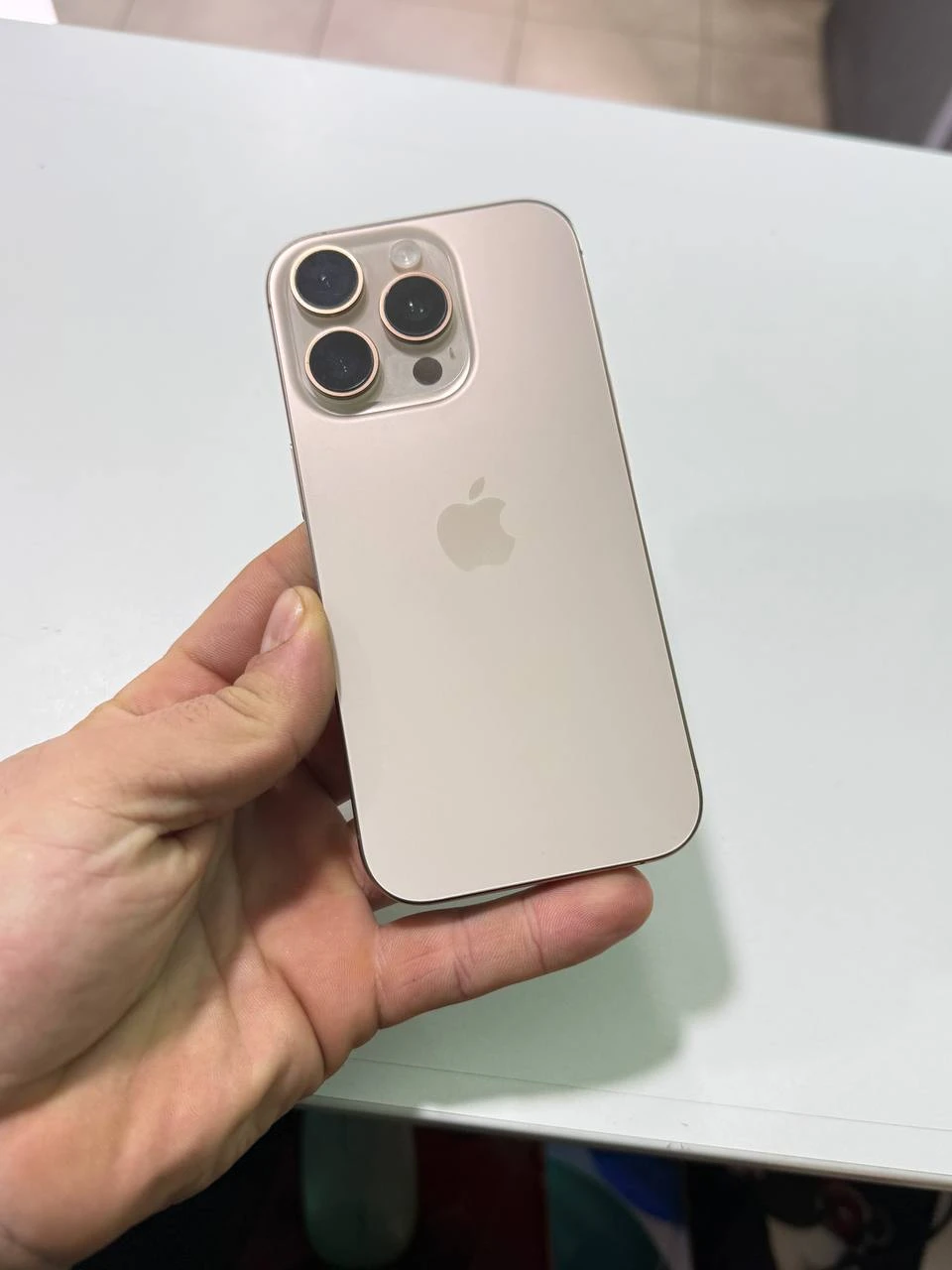 Б/У Apple iPhone 16 Pro 128GB Desert Titanium (Хорошее состояние) (MYNF3)