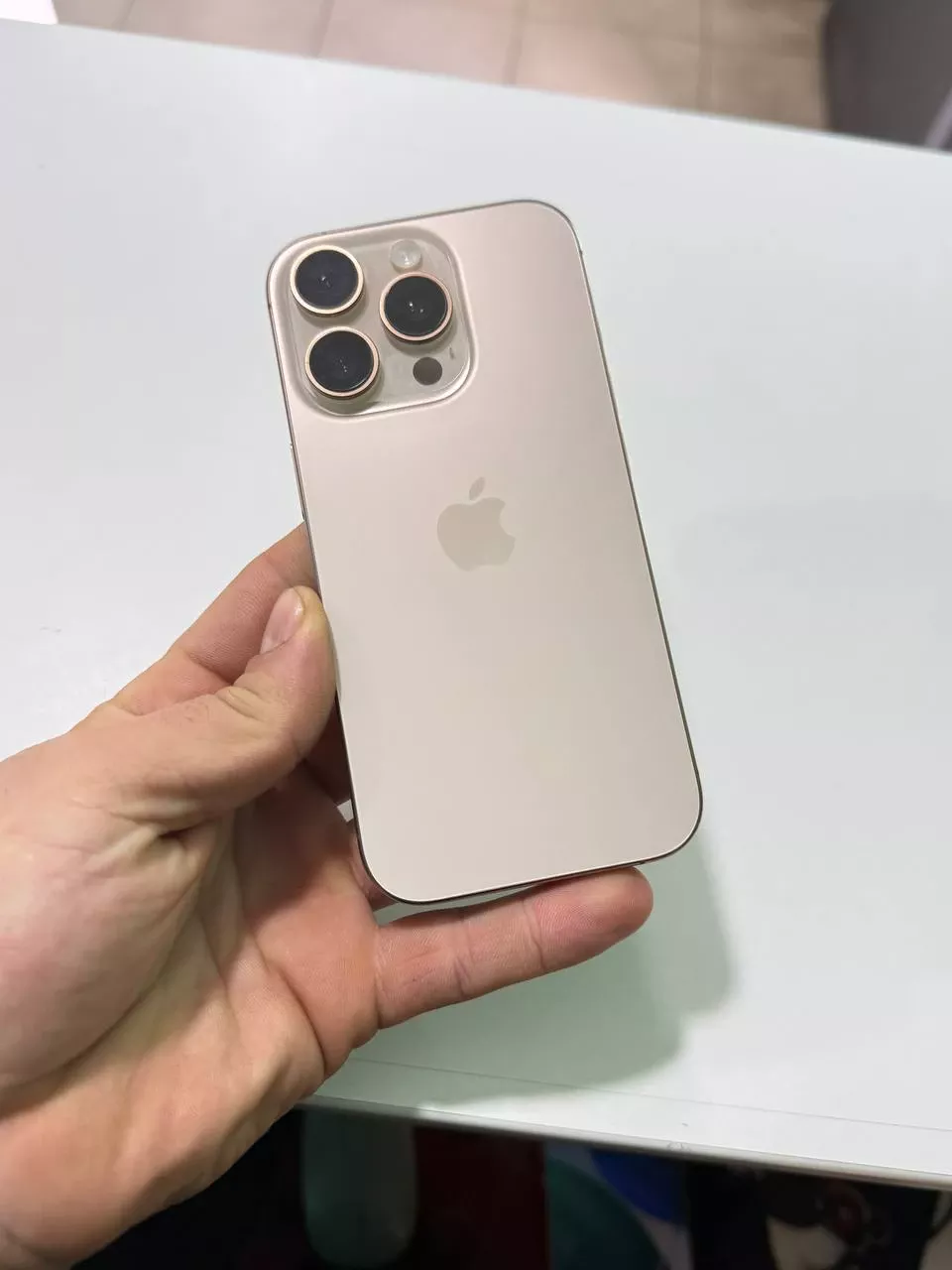 Б/У Apple iPhone 16 Pro 128GB Desert Titanium (Хорошее состояние) (MYNF3)