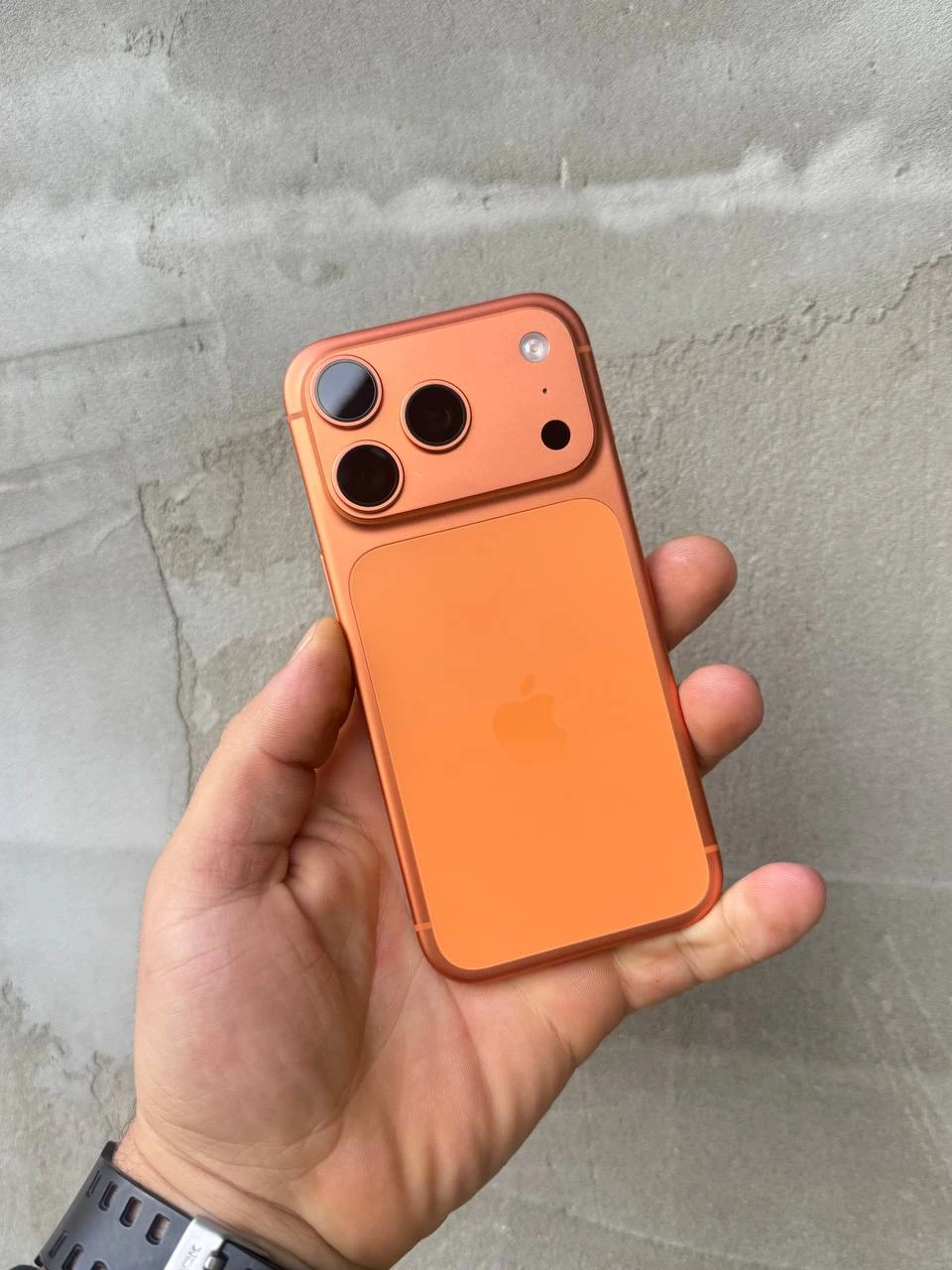 Б/У Apple iPhone 17 Pro 256GB Cosmic Orange (Как новый) (MG8H4)