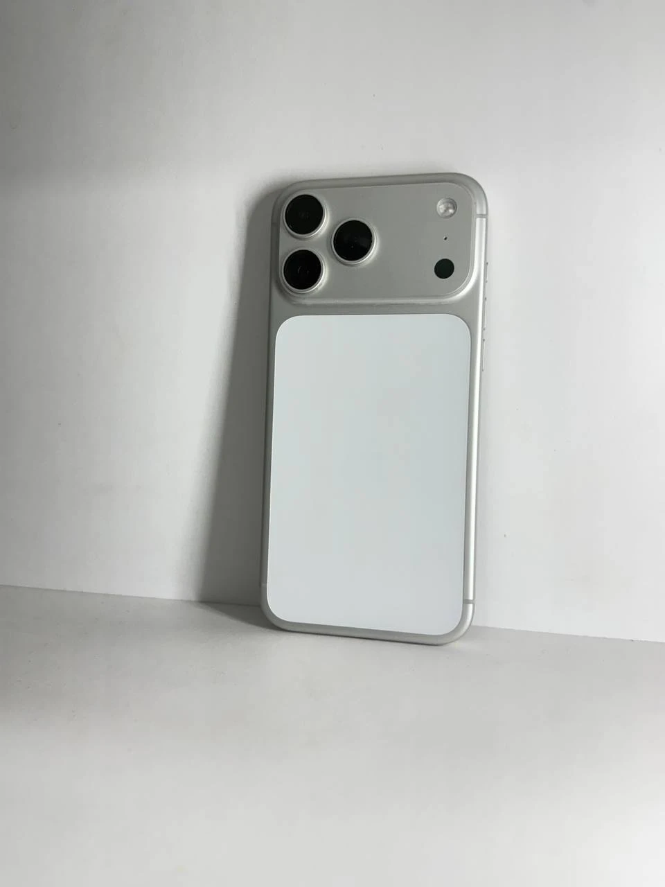 Б/У Apple iPhone 17 Pro Max 512GB Silver (Как новый) (MFYQ4)