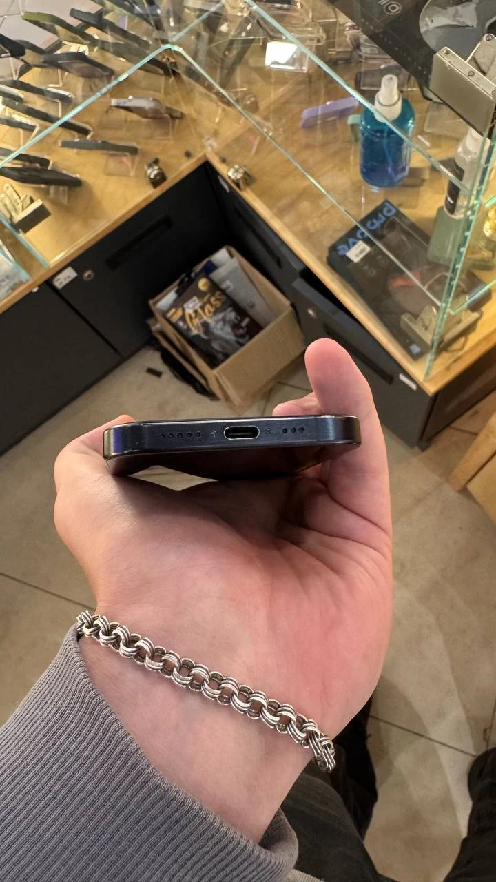 Б/У Apple iPhone 15 Pro 128GB Blue Titanium (Следы использования)