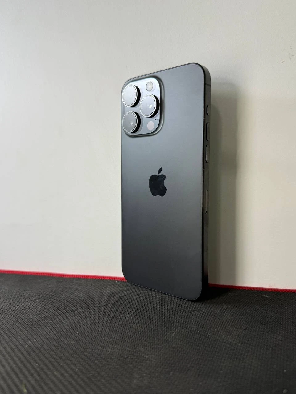 Б/У Apple iPhone 15 Pro Max 256GB Black Titanium (Хорошее состояние) (MU773)