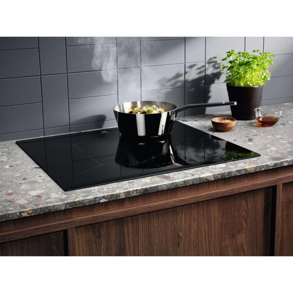 Electrolux EIS62443 Цвет черный