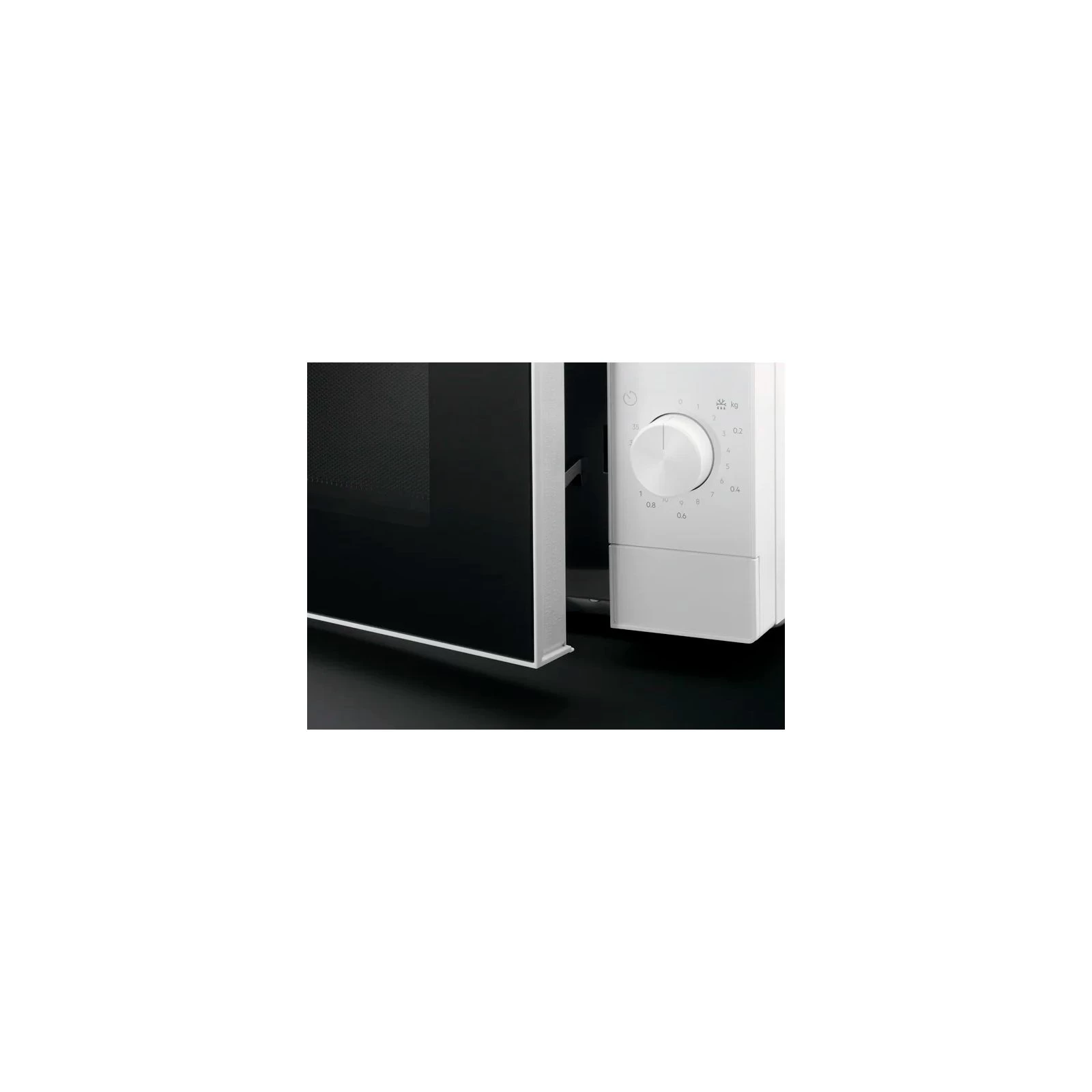Electrolux EMZ421MMW Потужність НВЧ 800 Вт