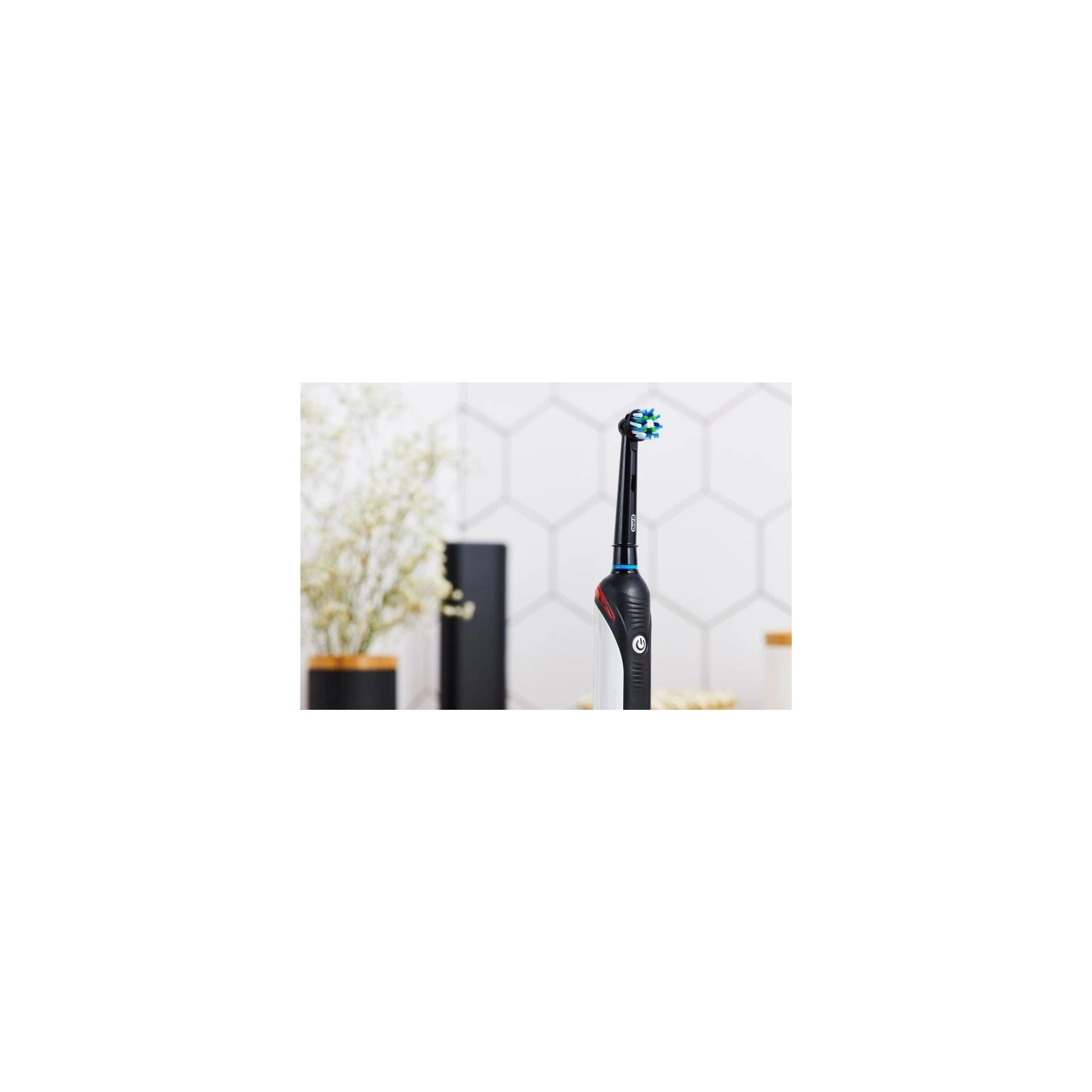 Електрична зубна щітка Oral-B Pro 750 D16.513.1UX 3756 Black Edition (4210201218463) (UA) Кількість знімних насадок 1