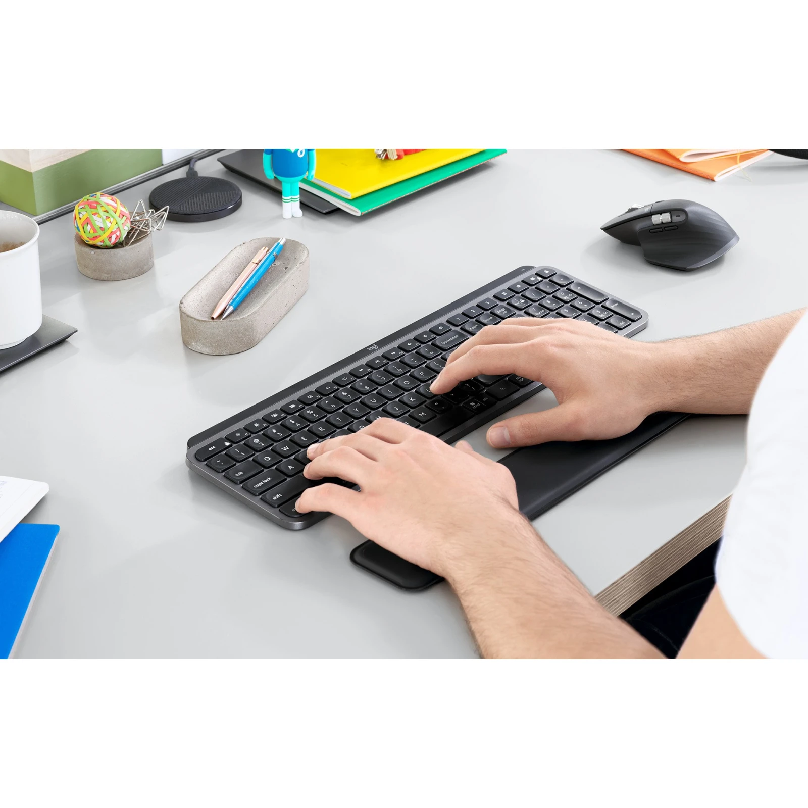 Logitech MX Keys for Business UA Graphite (920-010933) (UA) Интерфейс подключения радио, Bluetooth