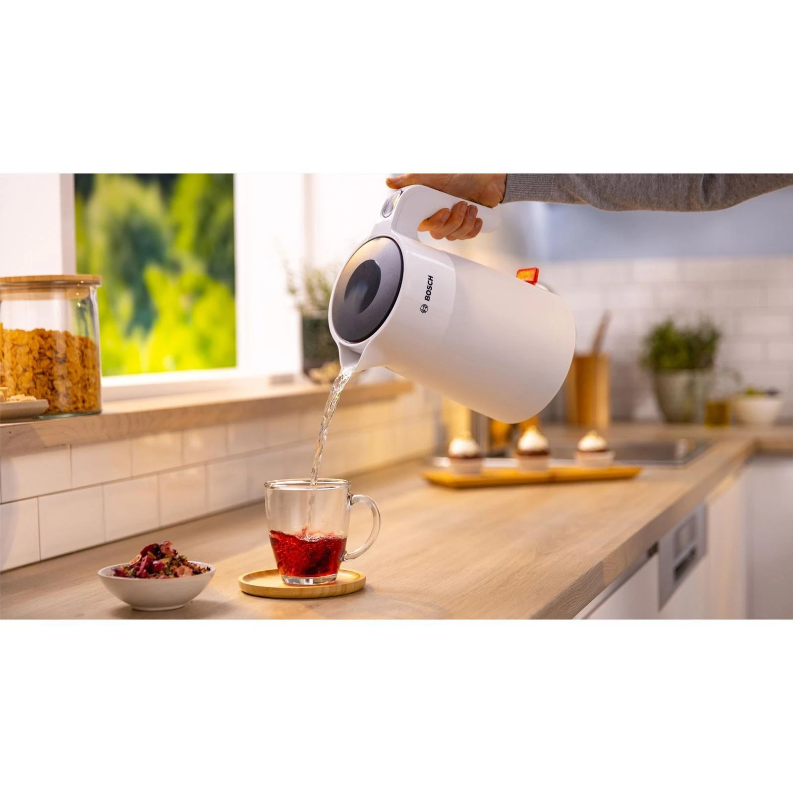 Bosch TWK2M161 (UA) Тип: звичайний; Об'єм: 1.7 л;