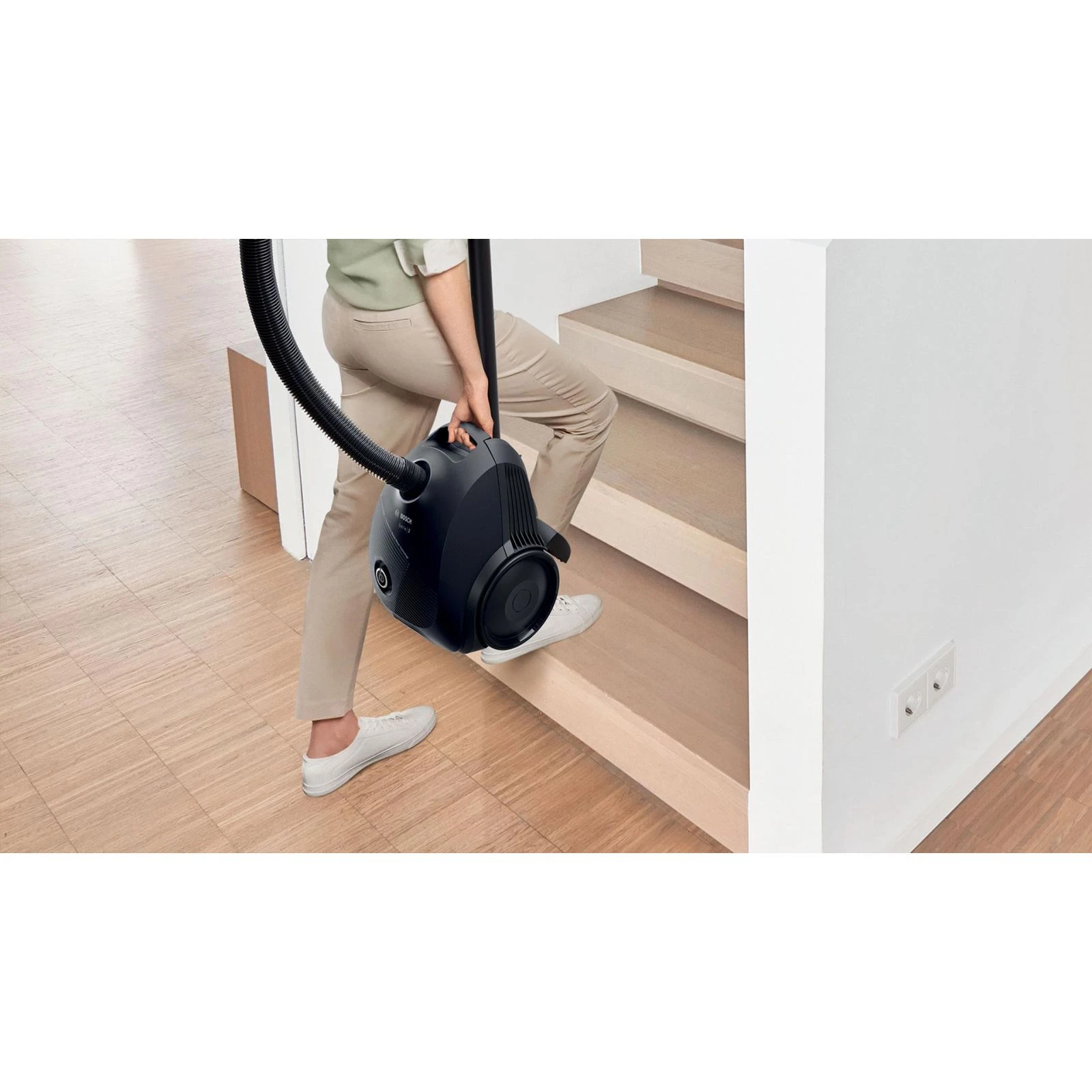 Bosch BGBS2BA1P (UA) Особливості автосмотка шнура