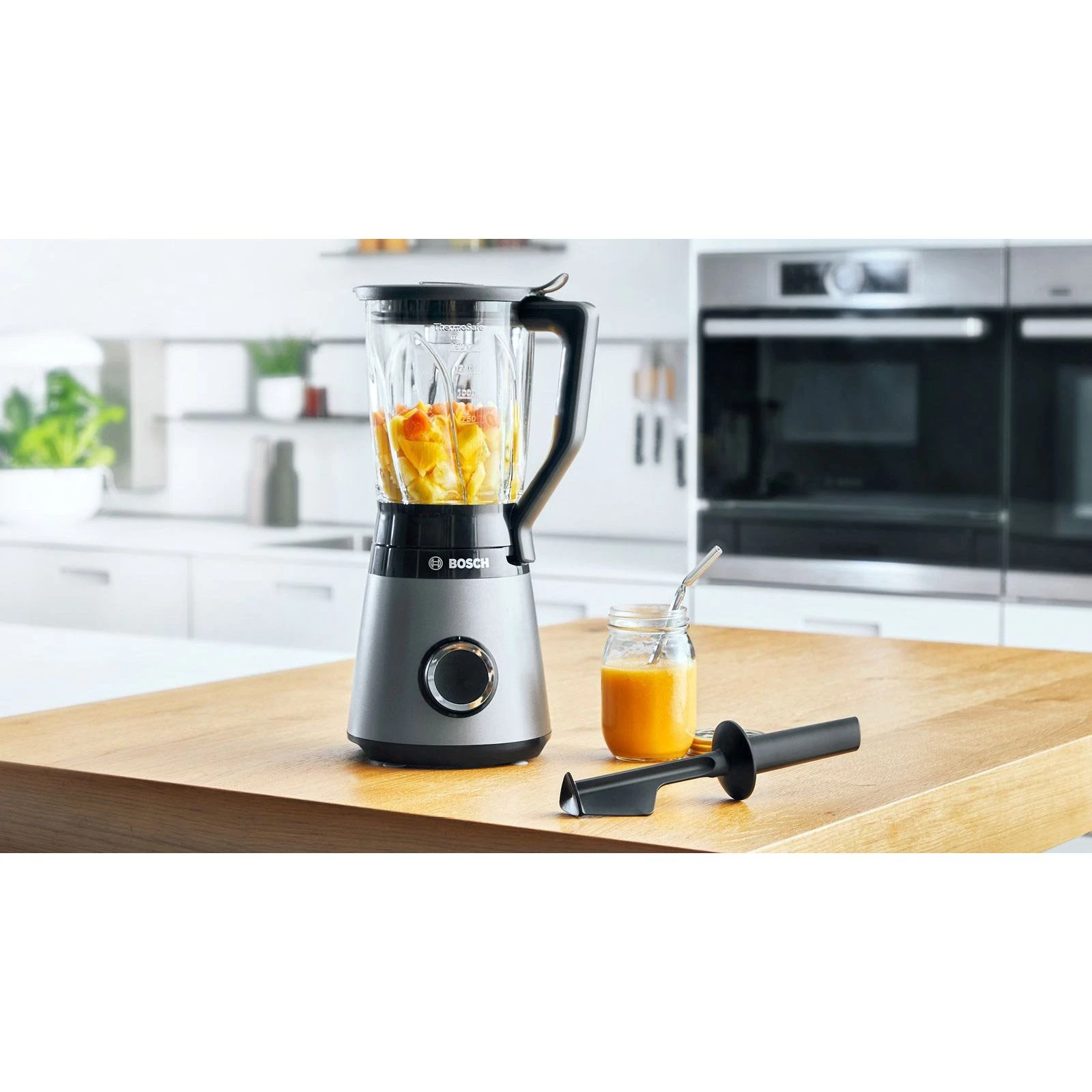 Bosch MMB6172S (UA) ємність великого подрібнювача  1500 мл <==> форсунки та ножі 