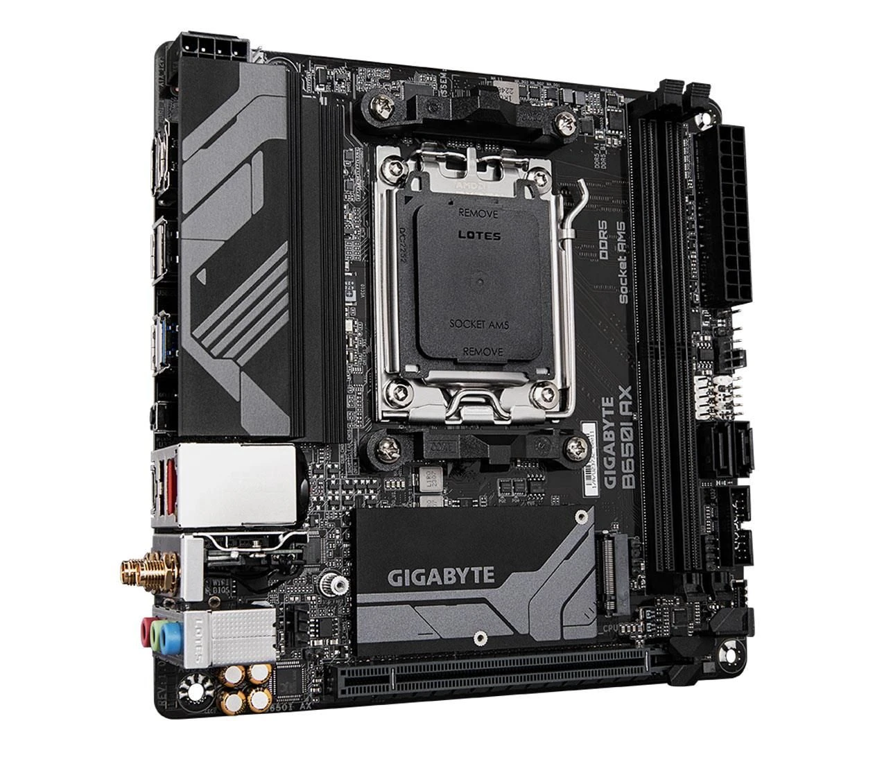 Gigabyte B650I AX EU Охлаждение секции питания радиатором  Да (Полностью охлаждаемая силовая часть с алюминиевым радиатором)