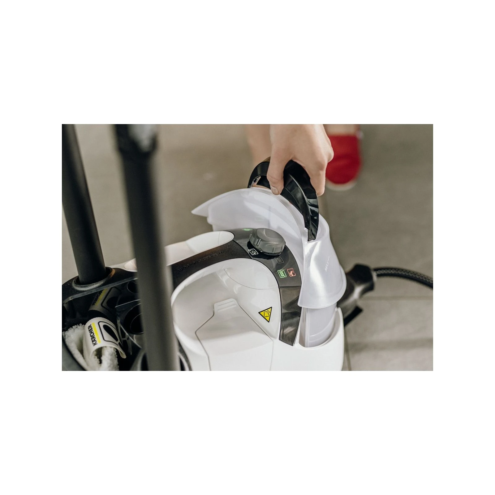 Karcher SC 5 EasyFix Premium Iron Plug (1.512-660.0) (UA) Особенности Предохранитель ,  Хранение аксессуаров на корпусе ,  Удаляет до 99,999% коронавирусов и 99,99% бактерий ,  Функция VapoHydro