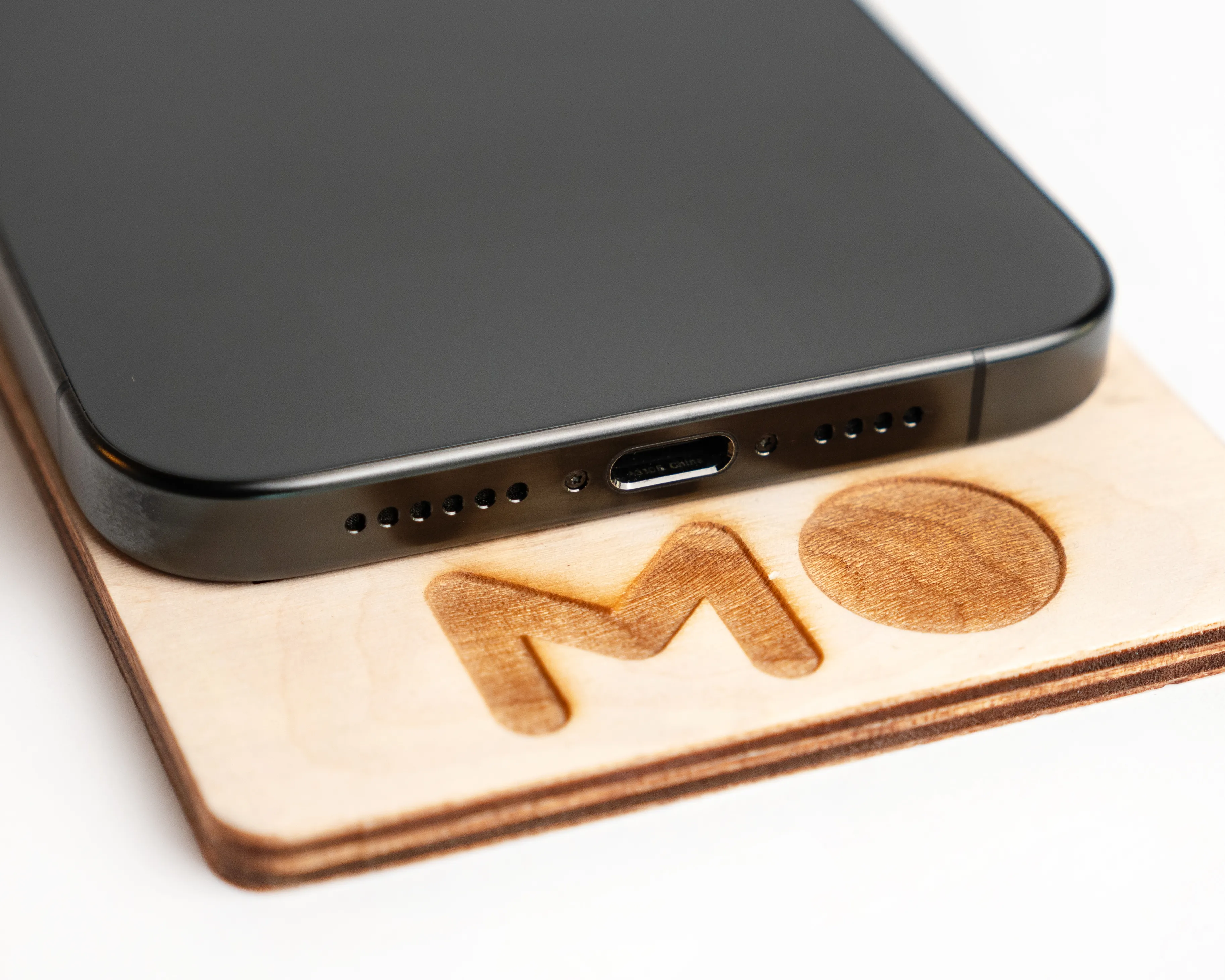 Б/У Apple iPhone 16 Pro Max 512GB Black Titanium Экран: 6,9 / Встроенная память: 512