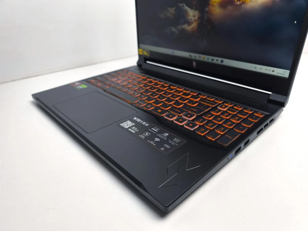 Acer Nitro V 16 AI ANV16-42-R309 (NH.U2NAA.001)