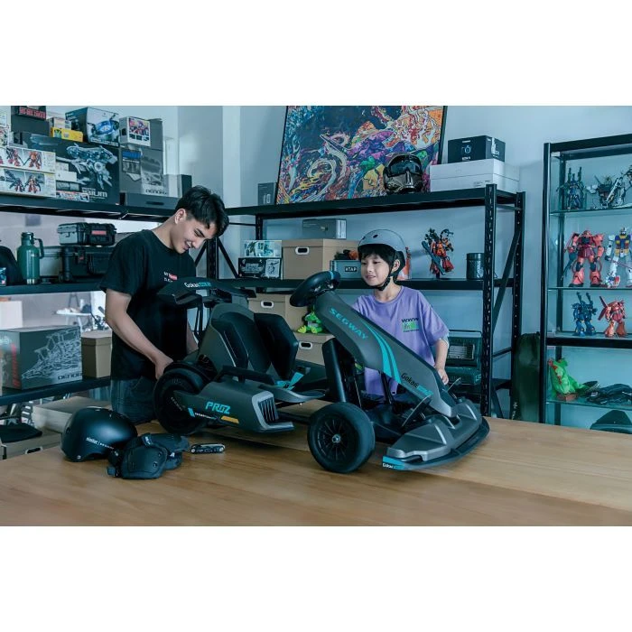 Електроскутер Segway Карт Ninebot GoKart PRO 2, сірий-блакитний (AA.04.04.01.0004) (UA) Максимальна швидкість: 43 км / год;