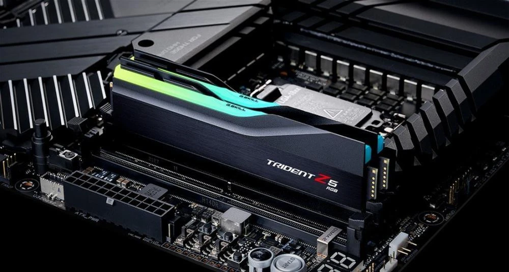 G.Skill 32 GB (2x16 GB) DDR5 6400 MHz Trident Z5 RGB Black (F5-6400J3039G16GX2-TZ5RK) (UA)