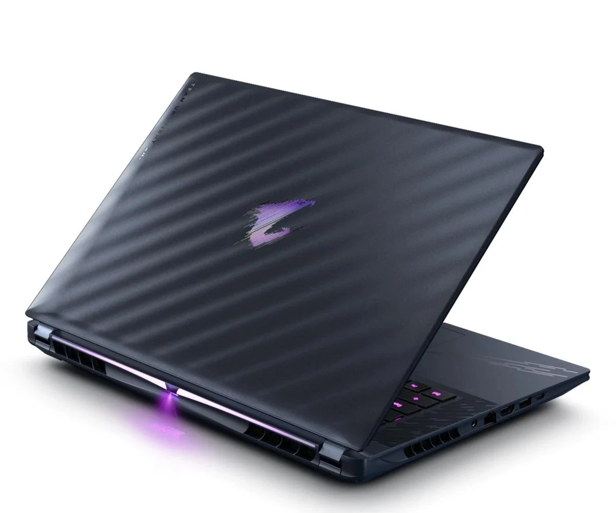 Gigabyte AORUS MASTER 16 Ultra 9 275HX/64GB/1TB/W11P RTX5080 240Hz (BYHC5EEE64SP)