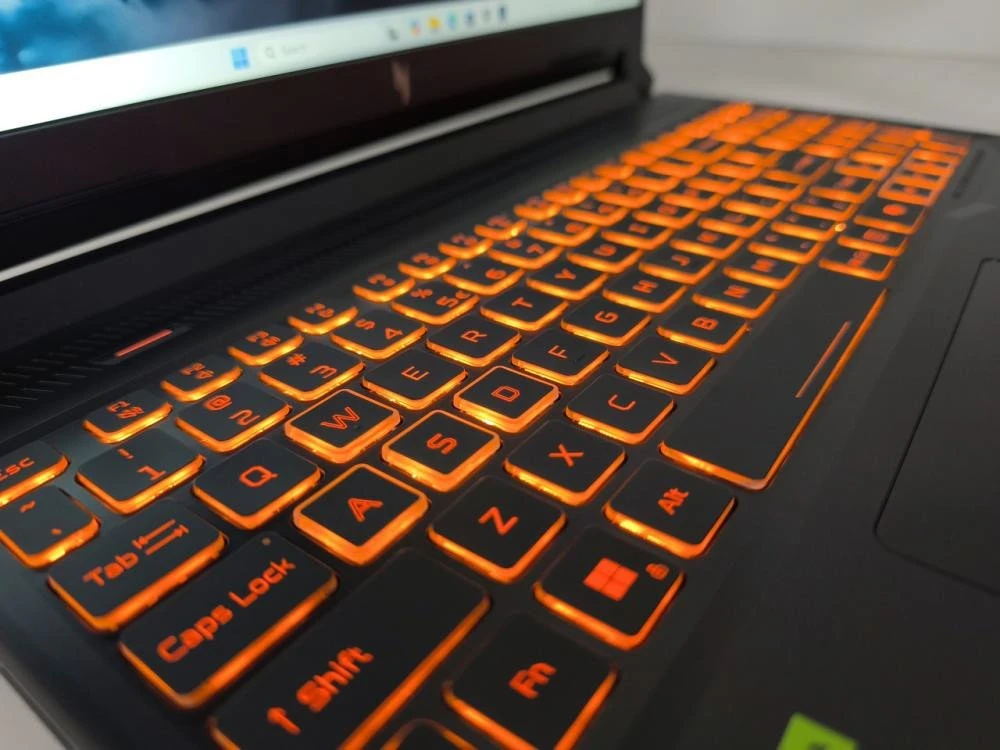 Acer Nitro V 16 ANV16-72-73VJ (NH.U2EAA.002)