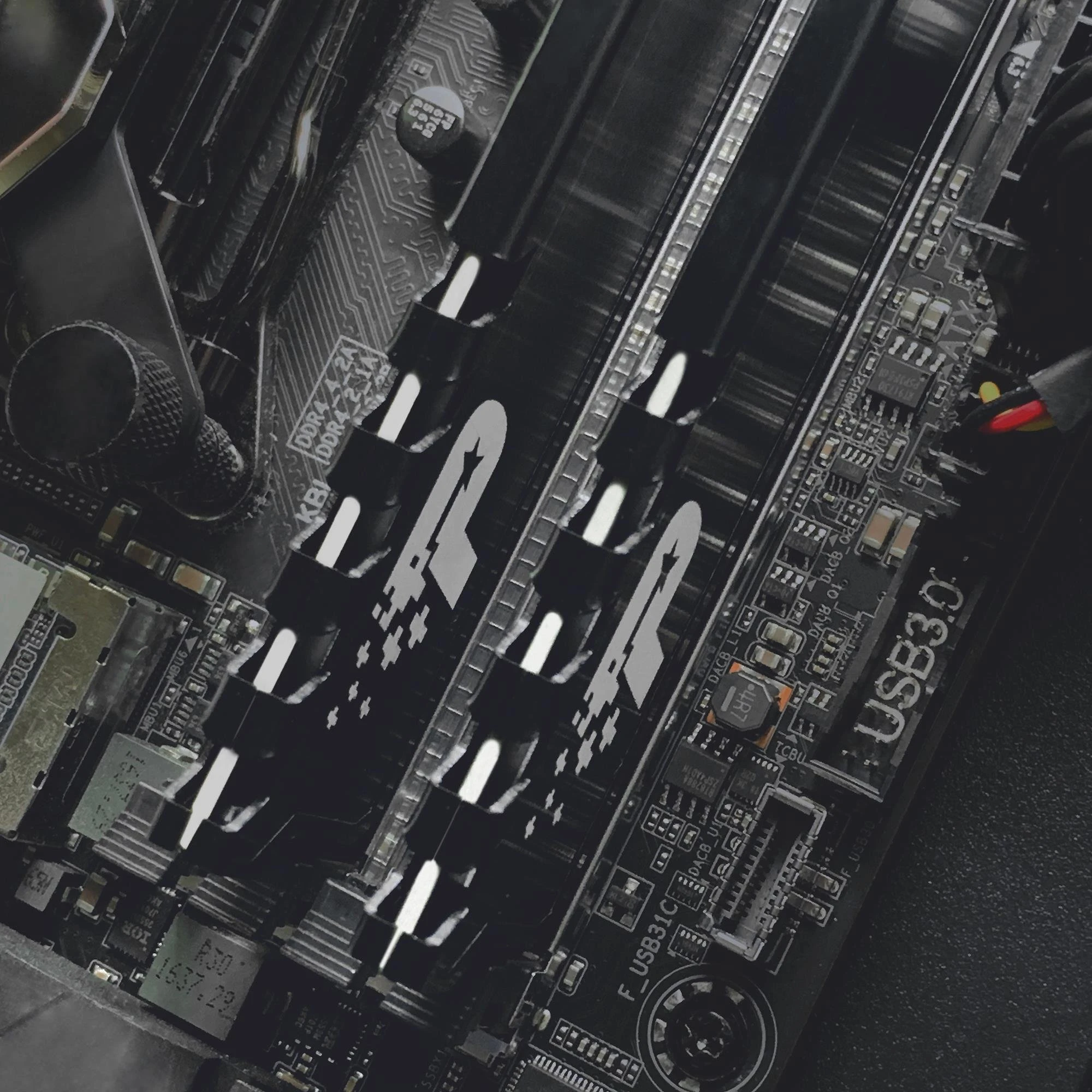Patriot 16GB (2x8GB) 3200 CL22 Signature Premium Radiator (PSP416G3200KH1) EU