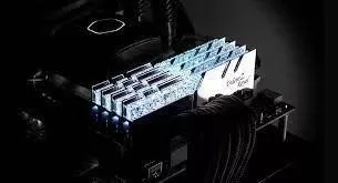 G.Skill 32 GB (2x16GB) DDR4 3200 MHz Trident Z Royal Silver (F4-3200C16D-32GTRS) (UA)