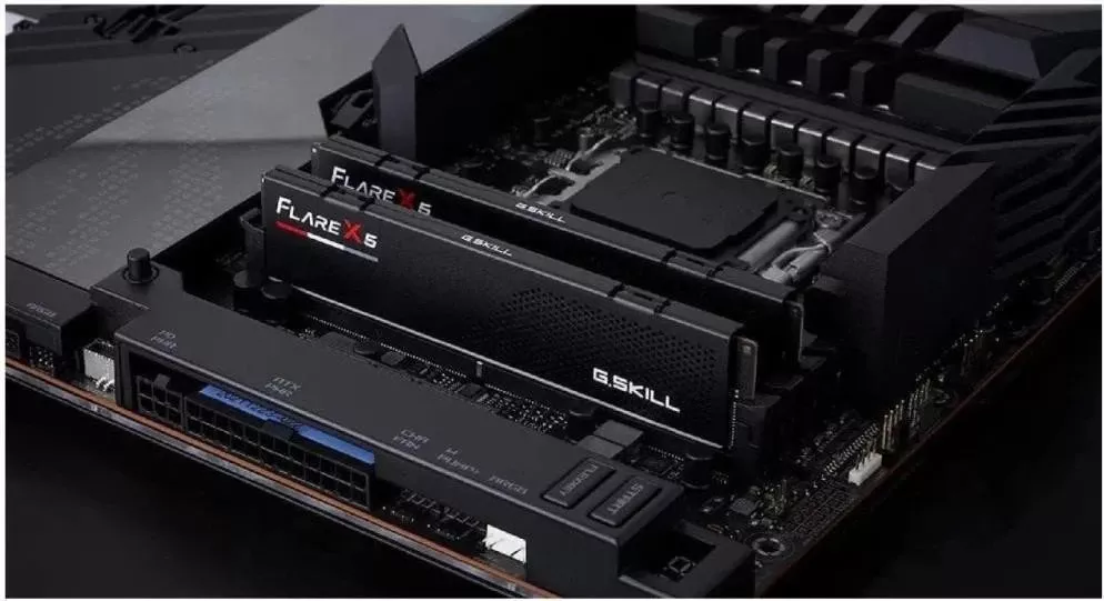 G.Skill 32 GB (2x16GB) DDR5 6000 MHz Flare X5 (F5-6000J3036F16GX2-FX5)
