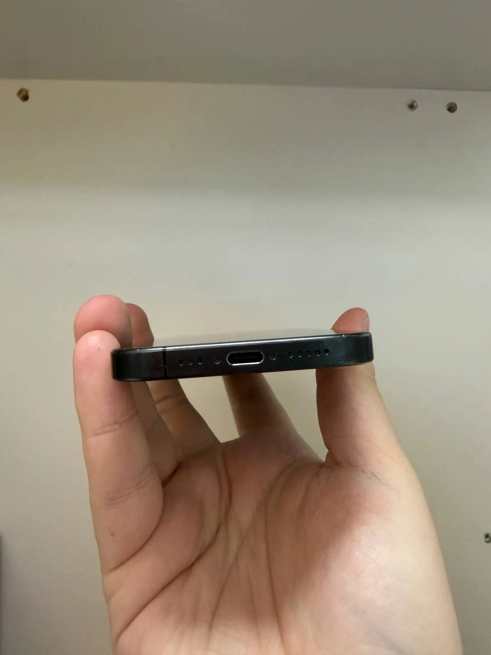 Б/У Apple iPhone 15 Pro 256GB Black Titanium (Хорошее состояние) (MTV13) Аккумулятор 86%. Без комплекта.