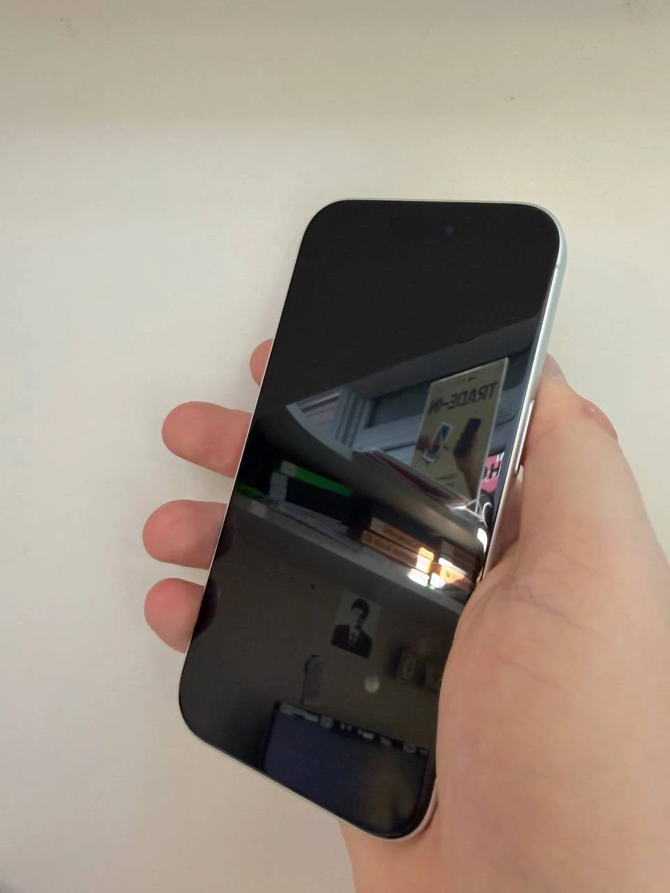 Б/В Apple iPhone 16 256GB White (Як новий) (MYEF3) Акумулятор 96%. Комплект: коробка