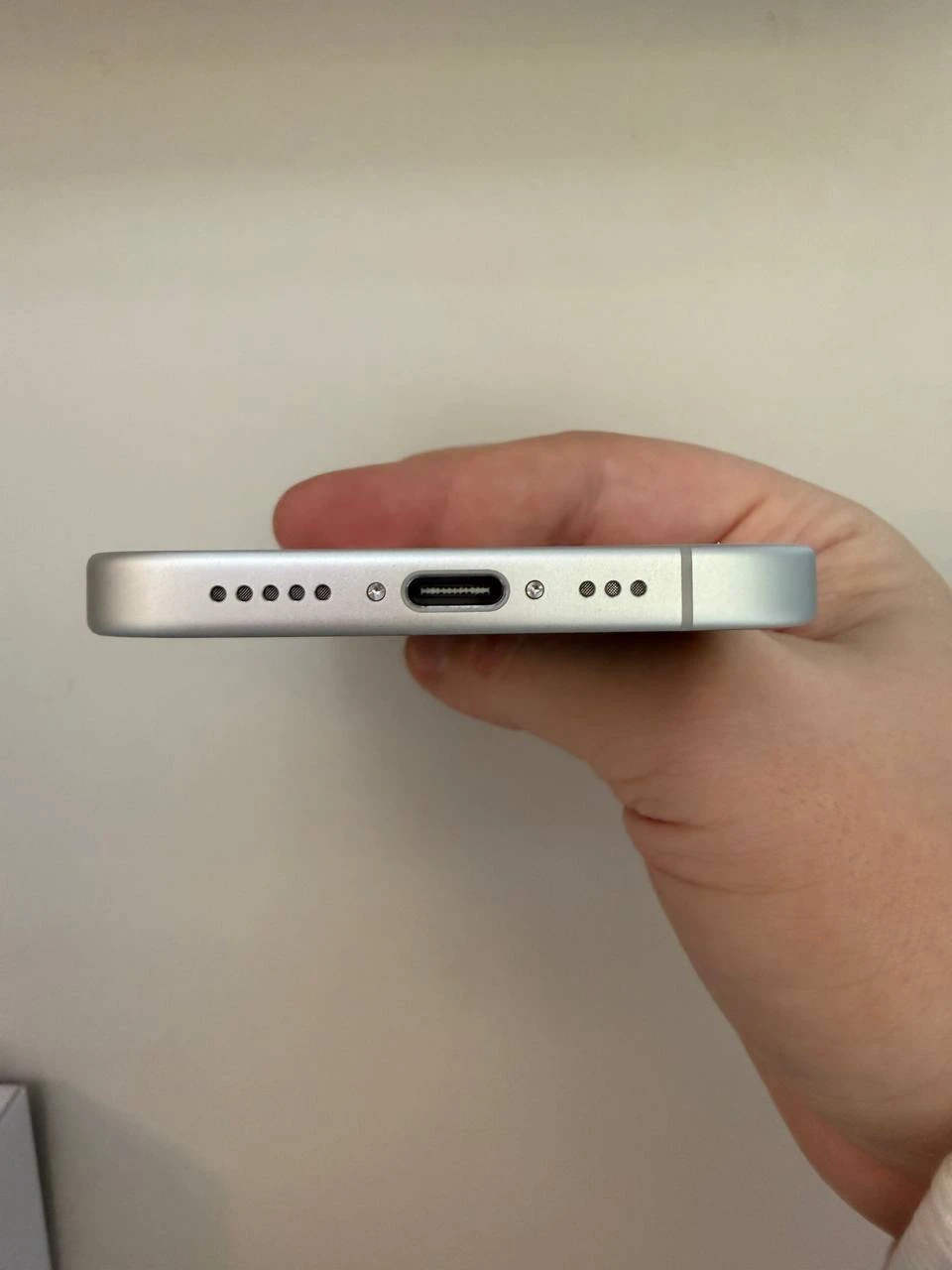 Б/В Apple iPhone 16 256GB White (Як новий) (MYEF3)