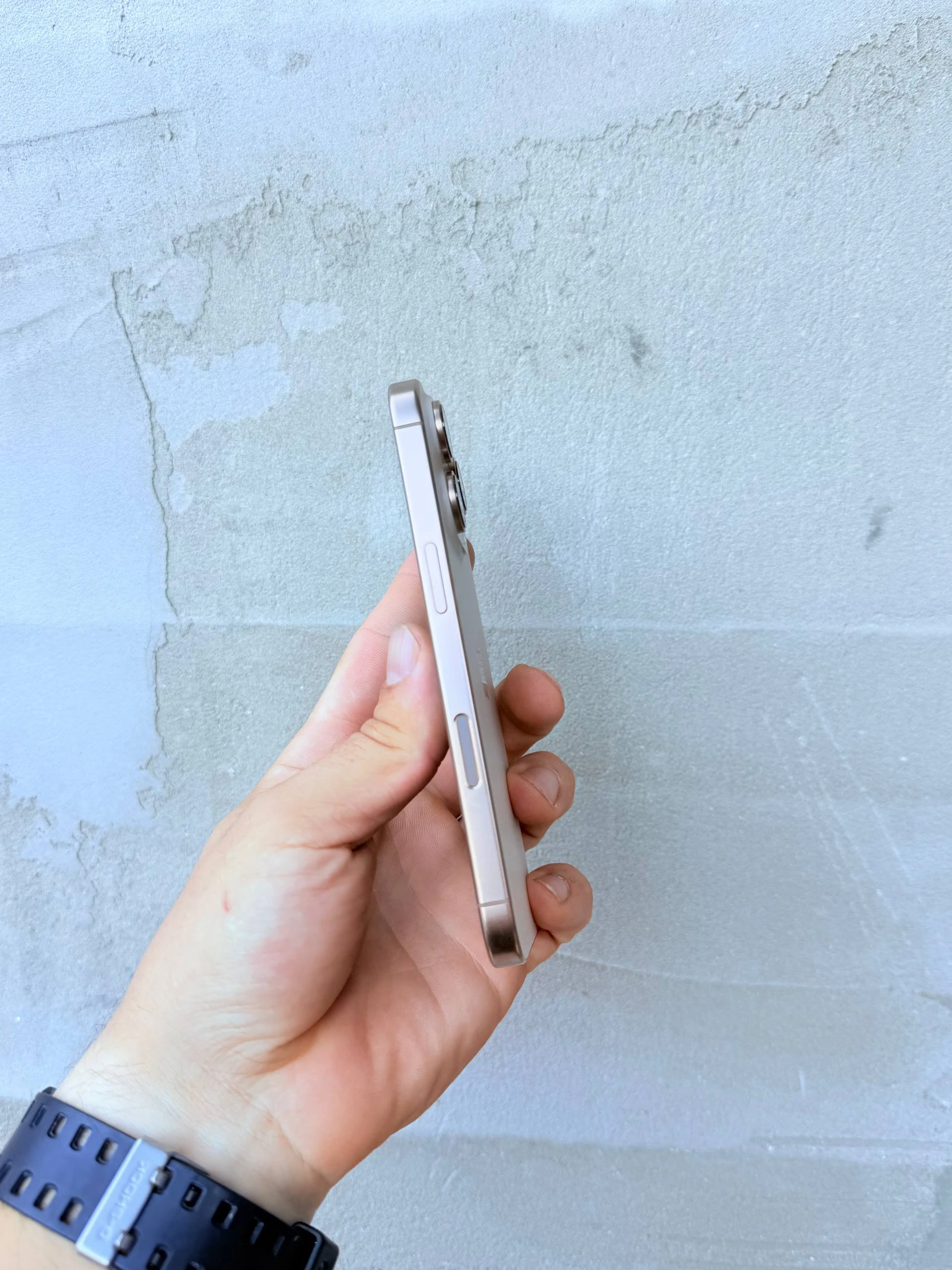 Б/У Apple iPhone 16 Pro 128GB Desert Titanium (Как новый) (MYNF3) Аккумулятор 100%, 5 циклов.