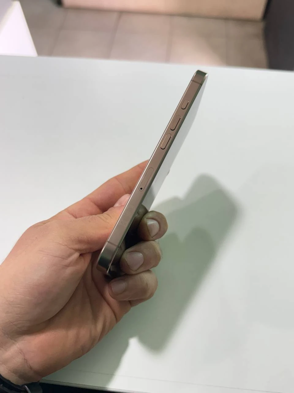 Б/В Apple iPhone 16 Pro 128GB Desert Titanium (Хороший стан) (MYNF3) Акумулятор 90%. Комплект: коробка.