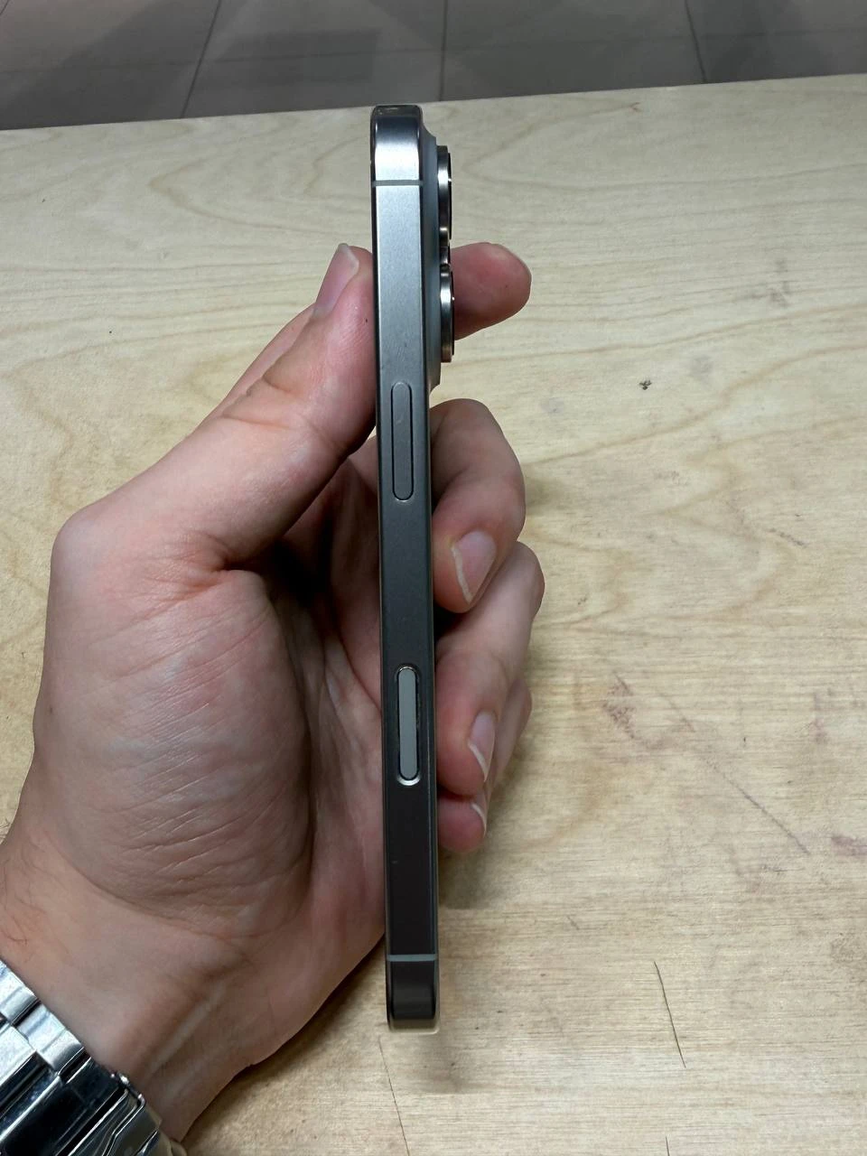 Б/В Apple iPhone 16 Pro 128GB Natural Titanium (Хороший стан) (MYNG3)