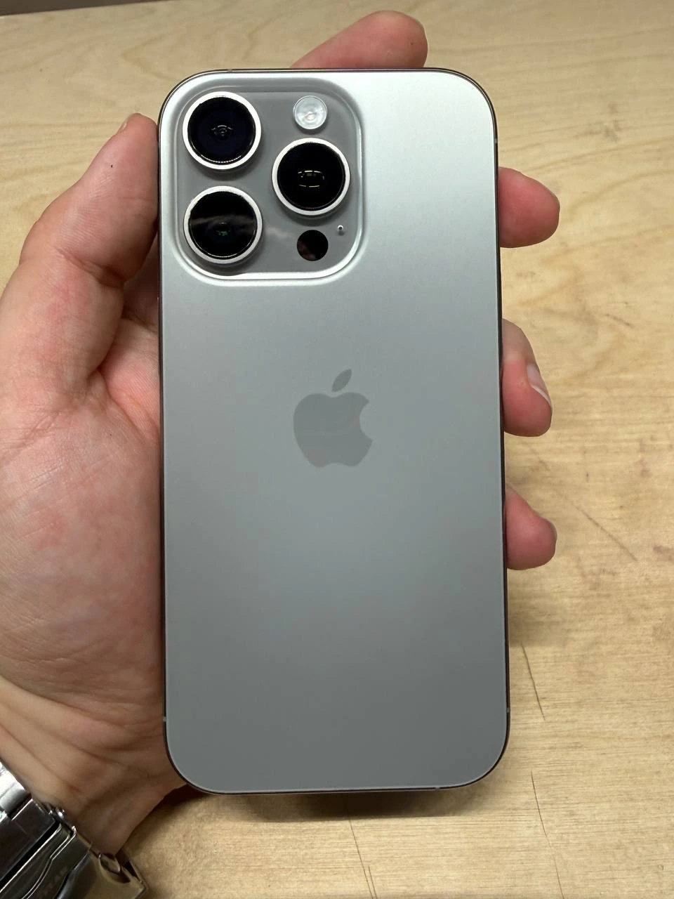 Б/В Apple iPhone 16 Pro 128GB Natural Titanium (Хороший стан) (MYNG3)