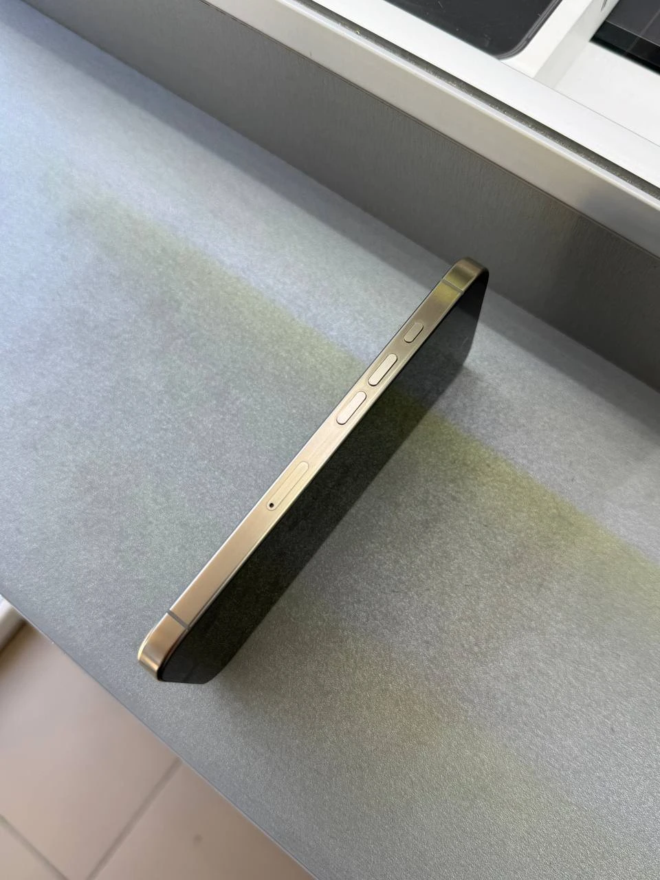 Б/У Apple iPhone 16 Pro 128GB Natural Titanium (Как новый) (MYNG3) Аккумулятор 100%, 11 циклов,