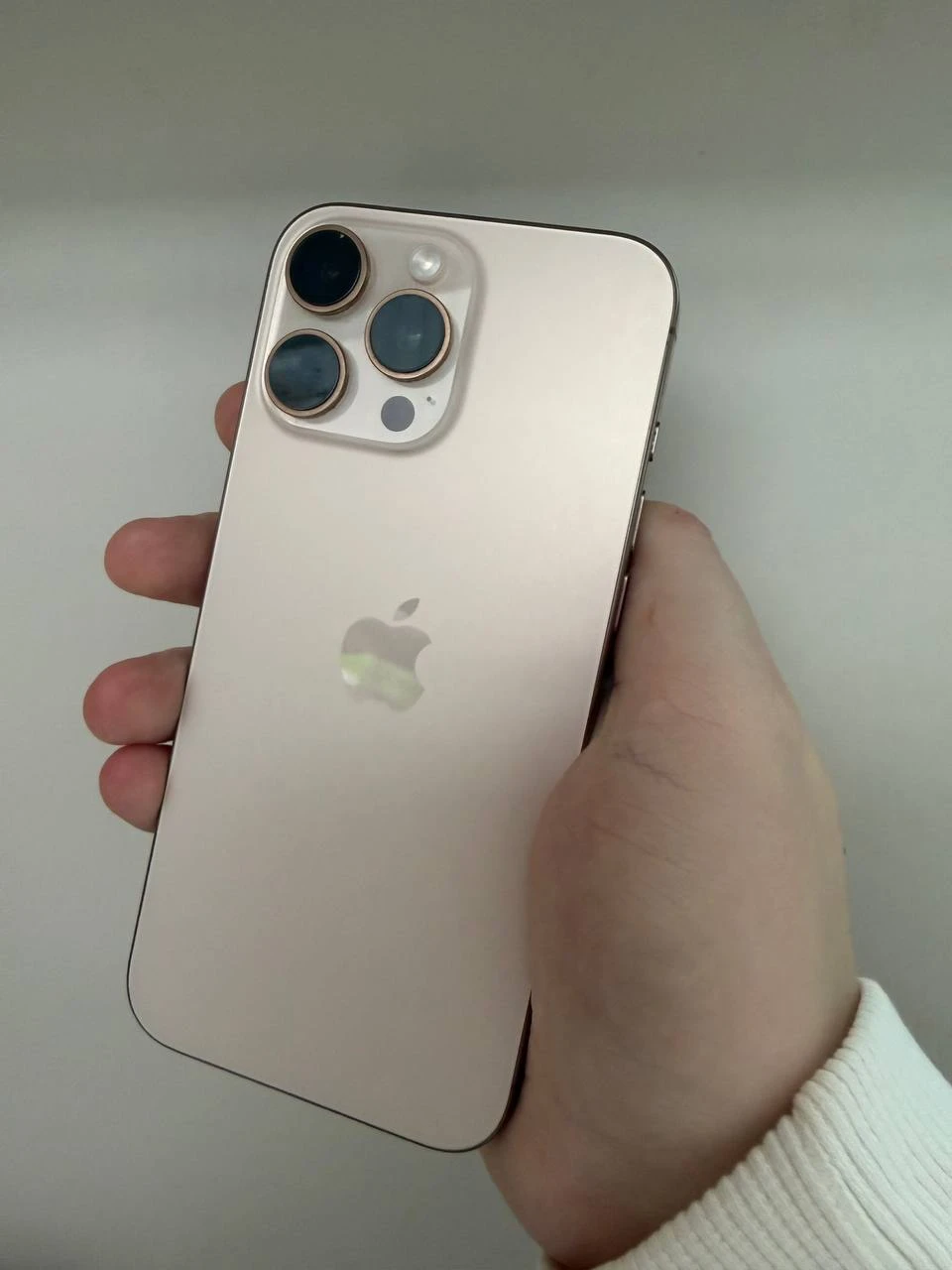 Б/В Apple iPhone 16 Pro Max 256GB Desert Titanium (Як новий) (MYWX3) Акумулятор 89%. Комплект: коробка.