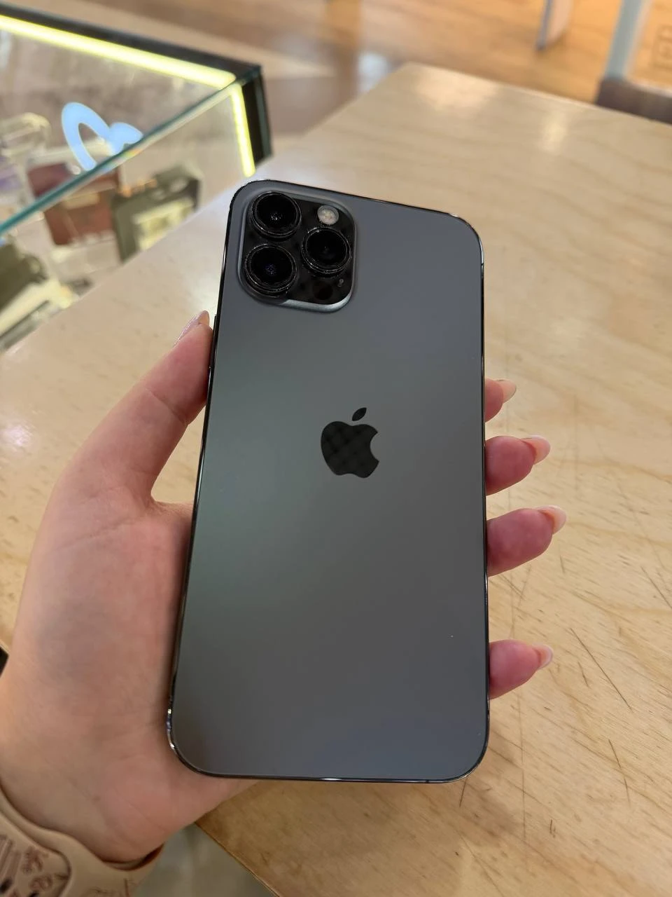 Б/У Apple iPhone 12 Pro Max 128Gb Graphite (Хорошее состояние) Аккумулятор 76%. Без комплекта.
