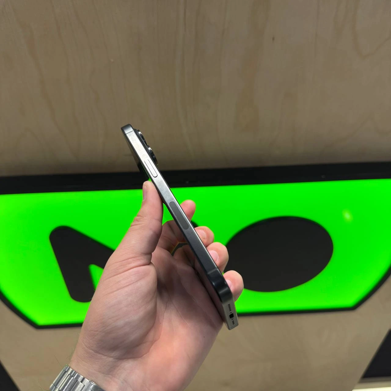 Б/У Apple iPhone 15 Pro Max 256GB eSIM Black Titanium (Хорошее состояние) Аккумулятор 100%, заменён.