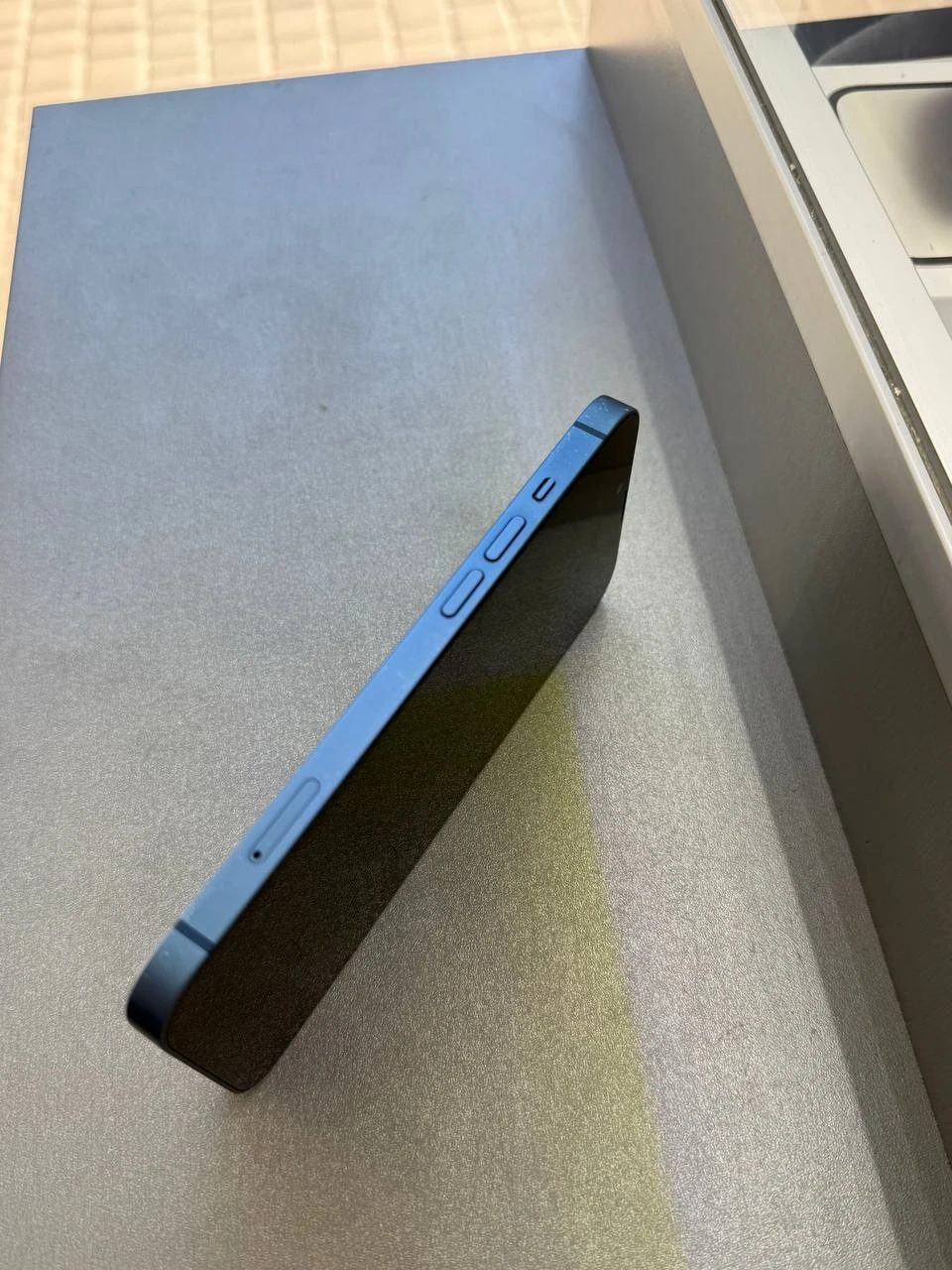 Б/В Apple iPhone 13 256GB Blue (Хороший стан) Акумулятор 100%. Без комплекту.